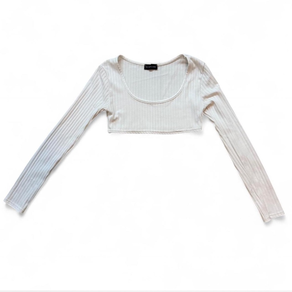 PrettyLittleThing White Ribbed Long Sleeve Crop Top